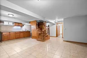 6707 N Whipple St, Chicago, IL 60645 - Photo 12