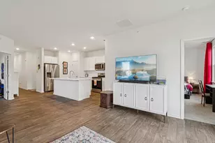 952 Darwin St, North Aurora, IL 60542 - Photo 4