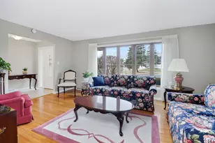 1204 Sleepy Hollow Ln, Darien, IL 60561 - Photo 4