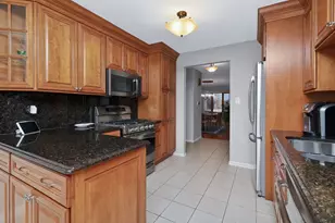 1204 Sleepy Hollow Ln, Darien, IL 60561 - Photo 8