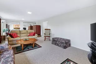 1204 Sleepy Hollow Ln, Darien, IL 60561 - Photo 20