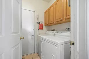 1095 Ellsworth Dr, Grayslake, IL 60030 - Photo 12