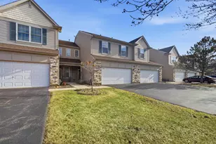 1095 Ellsworth Dr, Grayslake, IL 60030 - Photo 2