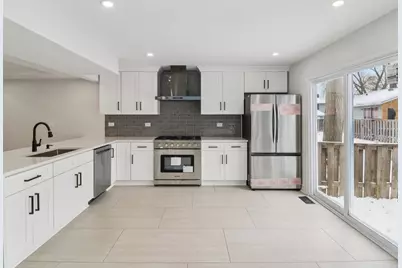 325 Colony Green Drive, Bloomingdale, IL 60108 - Photo 8