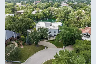 920 St Stephens Green, Oak Brook, IL 60523 - Photo 2