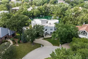 920 St Stephens Green, Oak Brook, IL 60523 - Photo 2