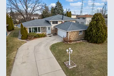 7818 W 101st Place, Palos Hills, IL 60465 - Photo 2