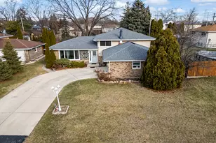 7818 W 101st Pl, Palos Hills, IL 60465 - Photo 1