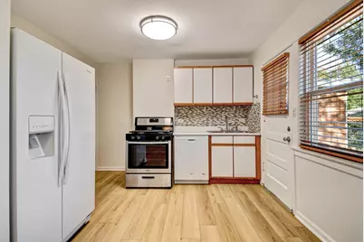 8303 Lawndale Avenue, Skokie, IL 60076 - Photo 10