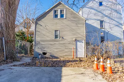 8111 S Muskegon Avenue, Chicago, IL 60617 - Photo 34