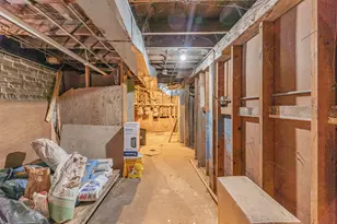 8111 S Muskegon Ave, Chicago, IL 60617 - Photo 32