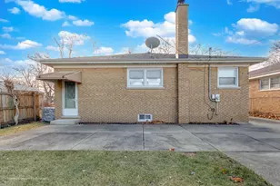 10610 Essex St, Westchester, IL 60154 - Photo 24