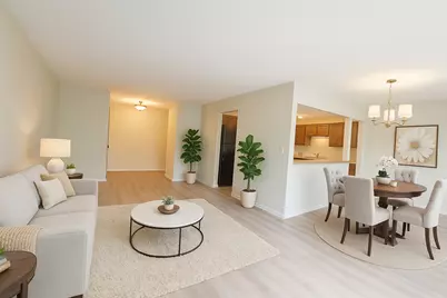 205 Auburn Court #205, Saint Charles, IL 60174 - Photo 2