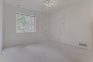 386 Gladstone Ln, Elgin, IL 60120 - Photo 14