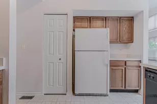 386 Gladstone Ln, Elgin, IL 60120 - Photo 12