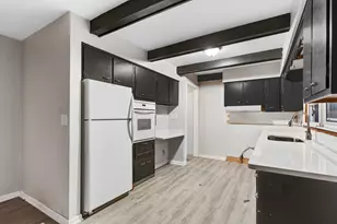 920 Oakley Ave, Rockford, IL 61101 - Photo 8