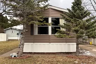 1021 Springdale Ln, Dekalb, IL 60115 - Photo 2