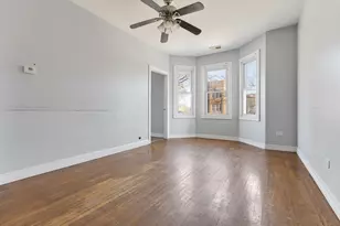 8008 S Escanaba Ave, Chicago, IL 60617 - Photo 12