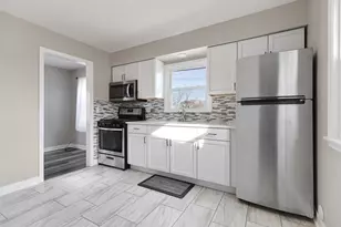 301 Mill St, Elgin, IL 60123 - Photo 2