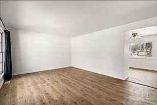 369 Bianco Dr, Elk Grove Village, IL 60007 - Photo 4