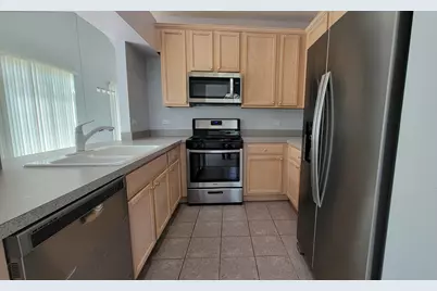 609 Prestwick Lane, Wheeling, IL 60090 - Photo 2