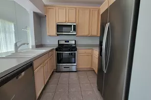 609 Prestwick Ln, Wheeling, IL 60090 - Photo 2