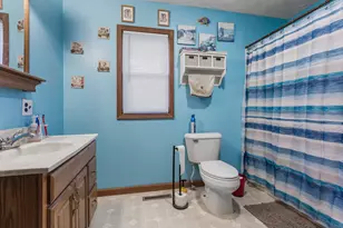 300 E Warren St, Leroy, IL 61752 - Photo 18