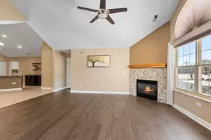 18258 Murphy Cir, Tinley Park, IL 60487 - Photo 2