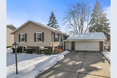 727 Lacy Avenue, Streamwood, IL 60107 - Photo 1