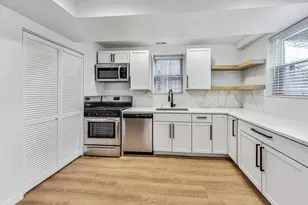 2002 W Coulter St, Chicago, IL 60608 - Photo 6