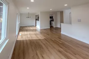 25 Illinois Ave, Schaumburg, IL 60193 - Photo 6