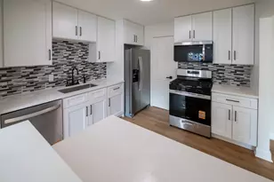 25 Illinois Ave, Schaumburg, IL 60193 - Photo 20