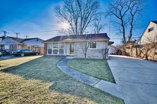 7014 N Kilbourn Ave, Lincolnwood, IL 60712 - Photo 1