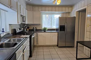 7014 N Kilbourn Ave, Lincolnwood, IL 60712 - Photo 6