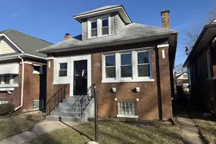 8917 S Elizabeth St, Chicago, IL 60620 - Photo 2