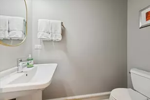 800 W Cornelia St, Chicago, IL 60657 - Photo 22