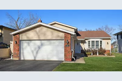 639 W Comstock Avenue, Elmhurst, IL 60126 - Photo 2
