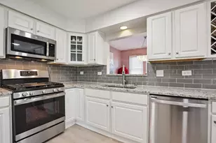 639 W Comstock Ave, Elmhurst, IL 60126 - Photo 8