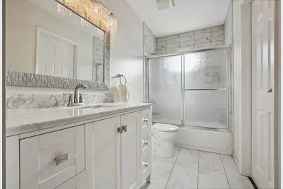 639 W Comstock Avenue, Elmhurst, IL 60126 - Photo 12