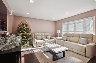 639 W Comstock Ave, Elmhurst, IL 60126 - Photo 4