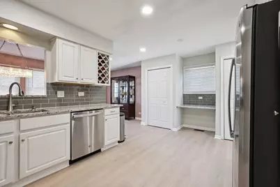 639 W Comstock Avenue, Elmhurst, IL 60126 - Photo 6