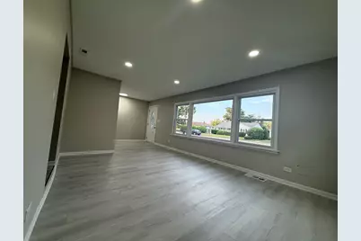 16 S Midland Avenue, Mundelein, IL 60060 - Photo 2