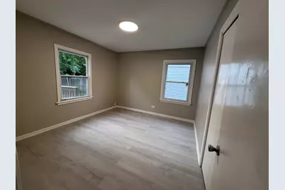 16 S Midland Avenue, Mundelein, IL 60060 - Photo 4