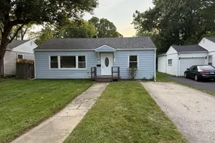 16 S Midland Ave, Mundelein, IL 60060 - Photo 1