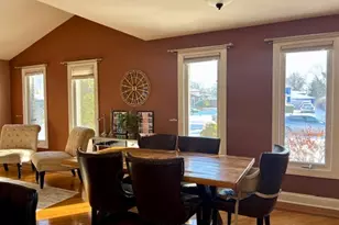 7642 W 92nd Pl, Hickory Hills, IL 60457 - Photo 4