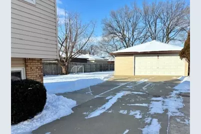 7642 W 92nd Place, Hickory Hills, IL 60457 - Photo 2