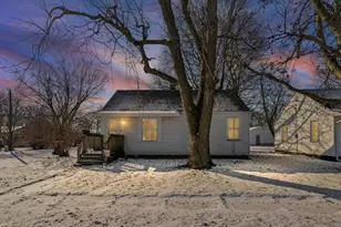 110 W Oak St, Paxton, IL 60957 - Photo 1