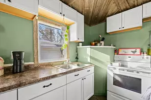 110 W Oak St, Paxton, IL 60957 - Photo 10