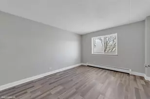 586 Fairway View Dr, Wheeling, IL 60090 - Photo 8