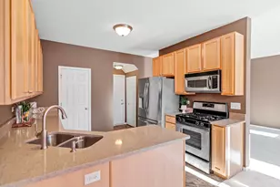 6526 Marble Ln, Carpentersville, IL 60110 - Photo 10